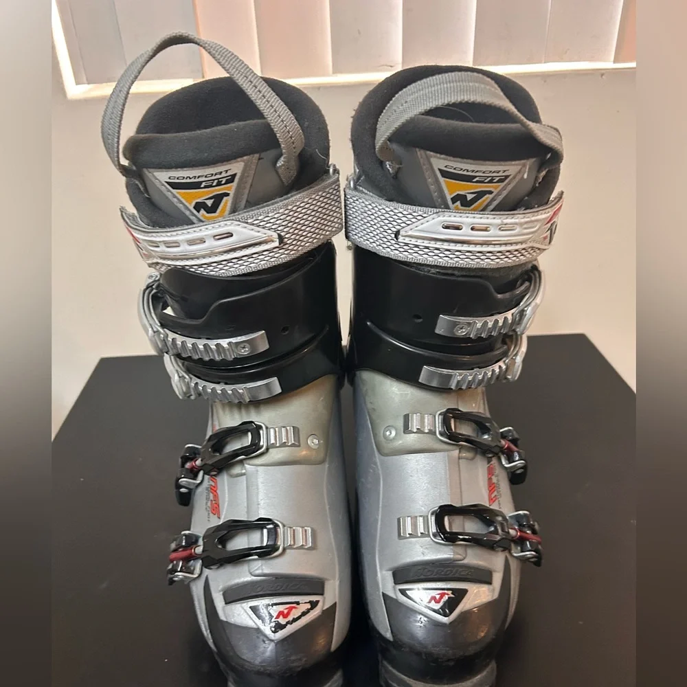 Nordica Men's 7.5/ 25.5 Sportmachine 8 Comfort Fit Flex 65 Ski Boots 295MM